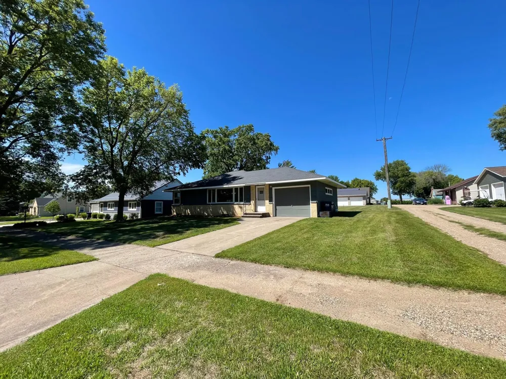 16 S Paffrath Avenue Springfield, MN 56087