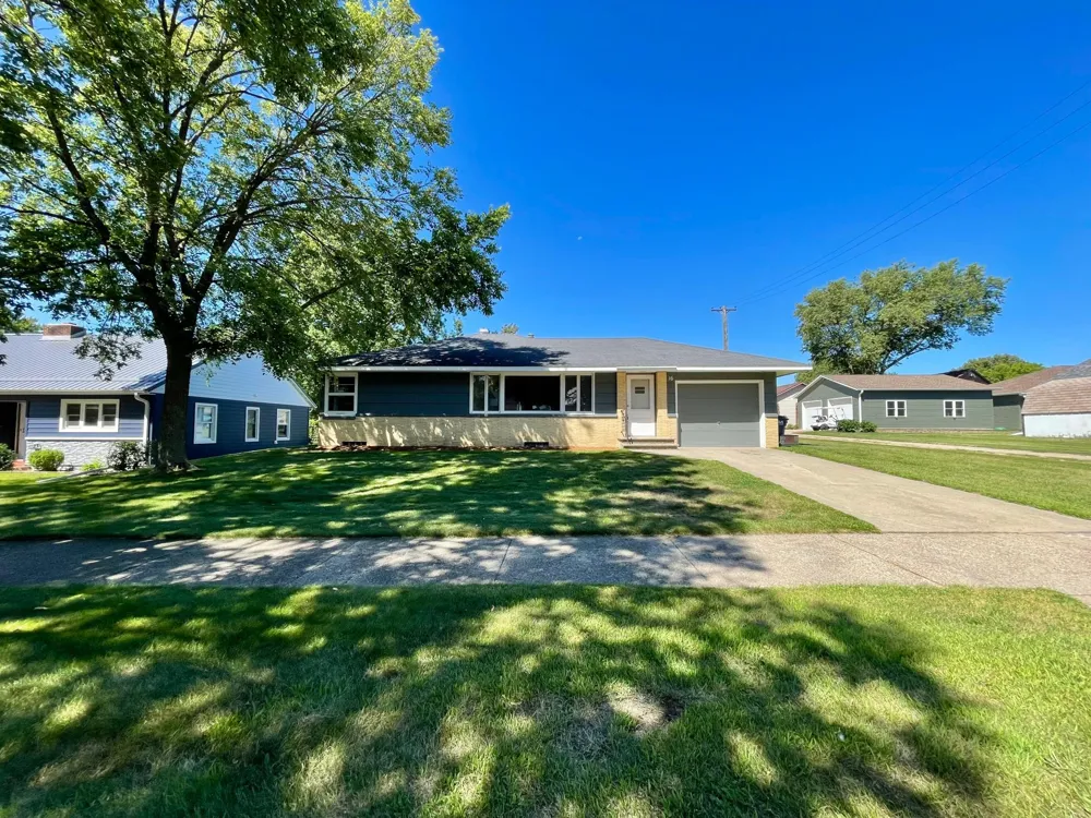 16 S Paffrath Avenue Springfield, MN 56087