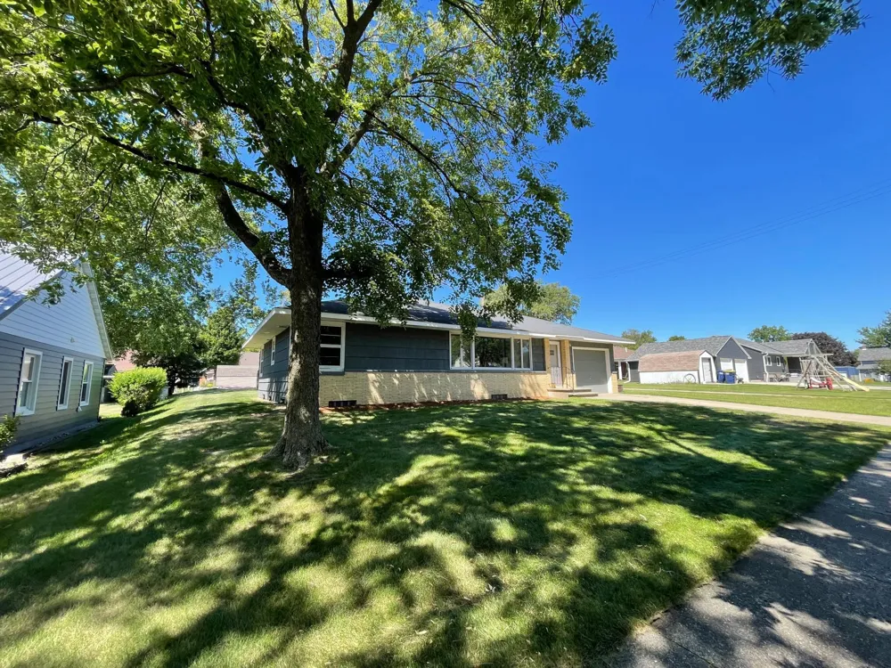 16 S Paffrath Avenue Springfield, MN 56087