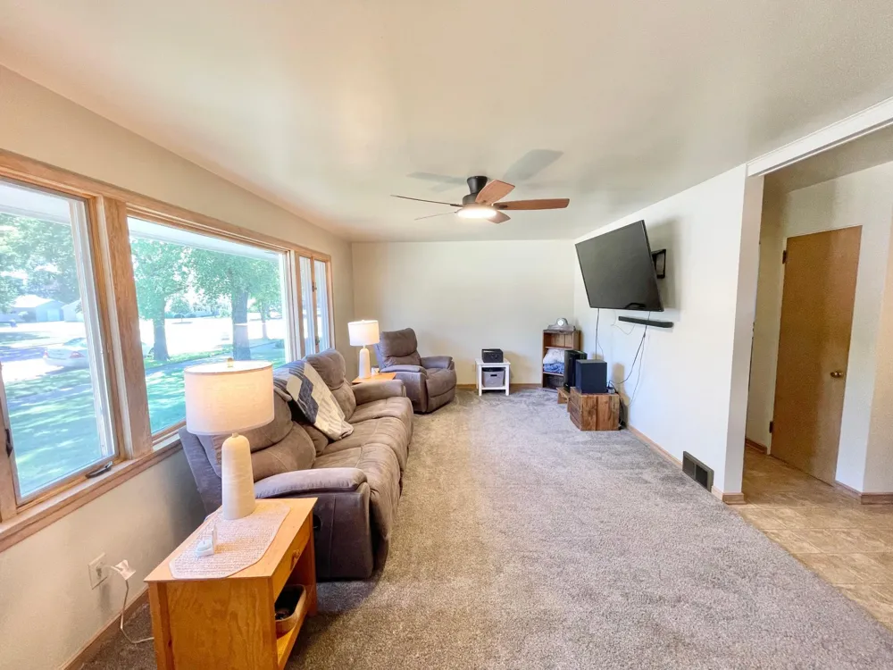 16 S Paffrath Avenue Springfield, MN 56087