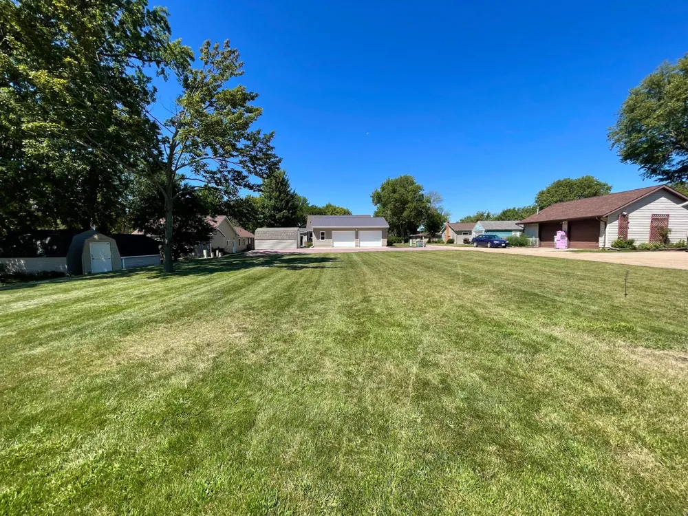 16 S Paffrath Avenue Springfield, MN 56087