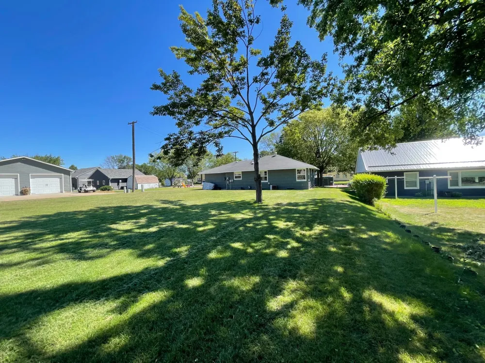 16 S Paffrath Avenue Springfield, MN 56087
