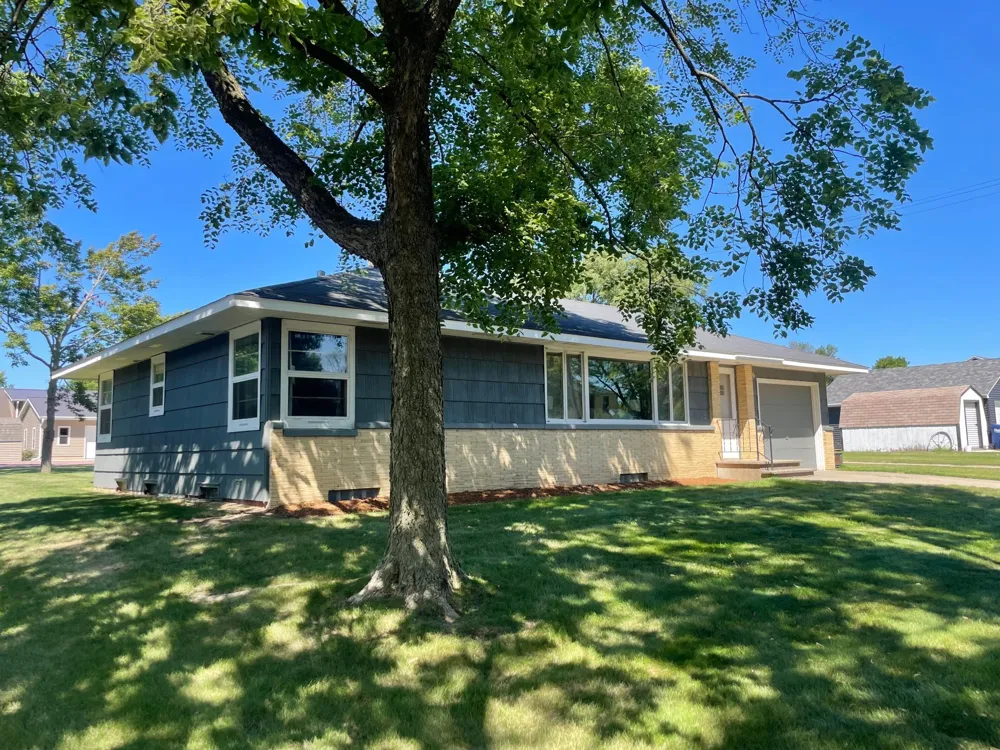 16 S Paffrath Avenue Springfield, MN 56087