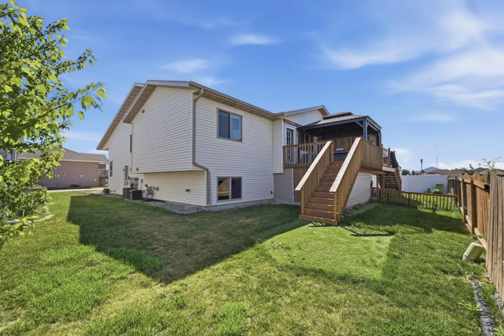 1512 19th Avenue E West Fargo, ND 58078