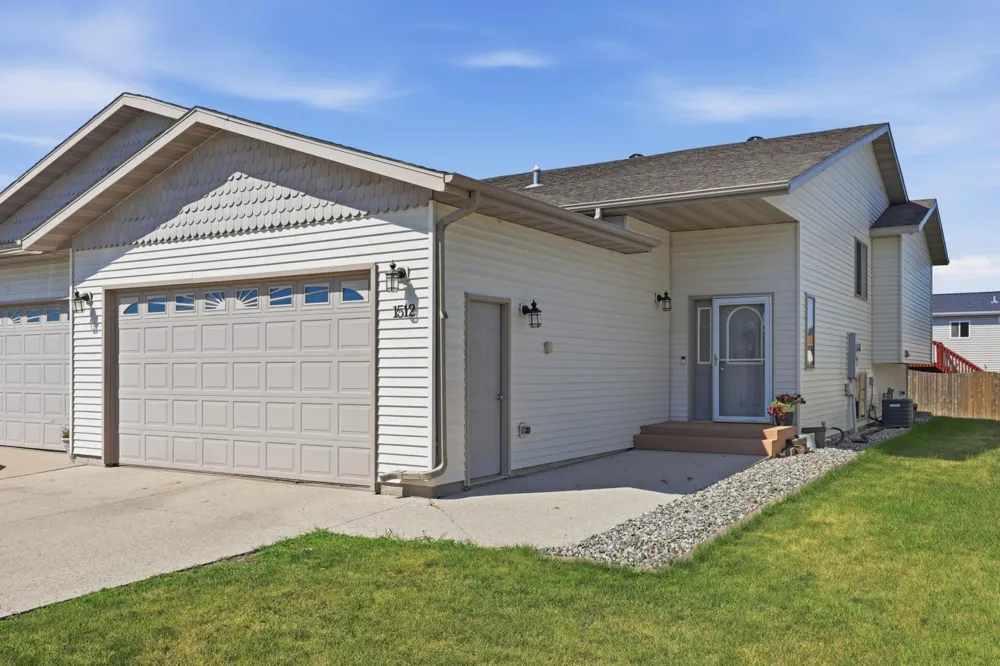 1512 19th Avenue E West Fargo, ND 58078
