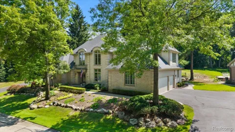 1086 Autumn Lane