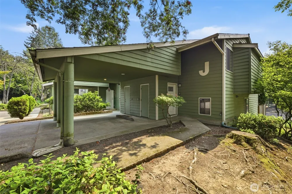 13229 SE 256th Street #J4 Kent, WA 98042