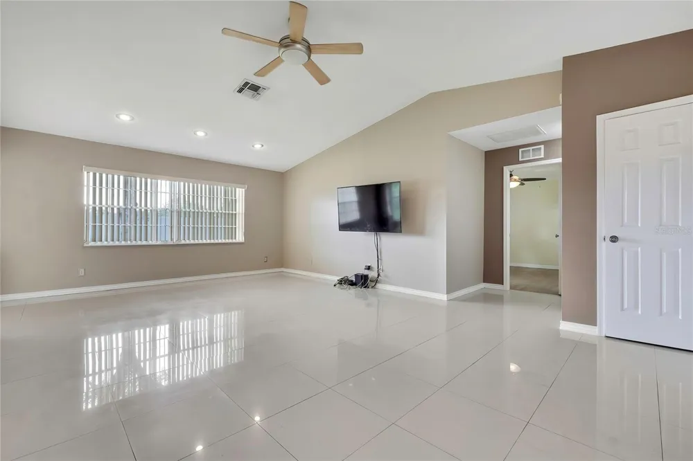 8801 MANOS CIRCLE #8801 New Port Richey, FL 34655