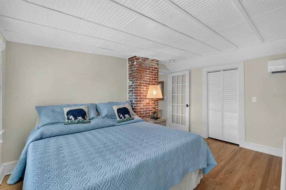 220 RIVERVIEW BOULEVARD Daytona Beach, FL 32118