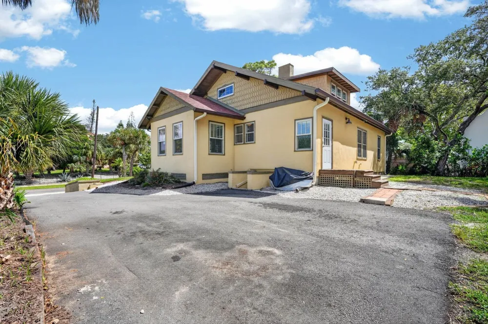 220 RIVERVIEW BOULEVARD Daytona Beach, FL 32118