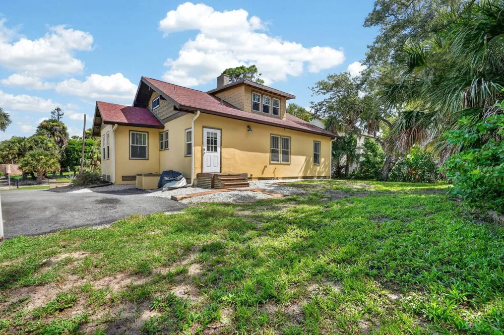 220 RIVERVIEW BOULEVARD Daytona Beach, FL 32118