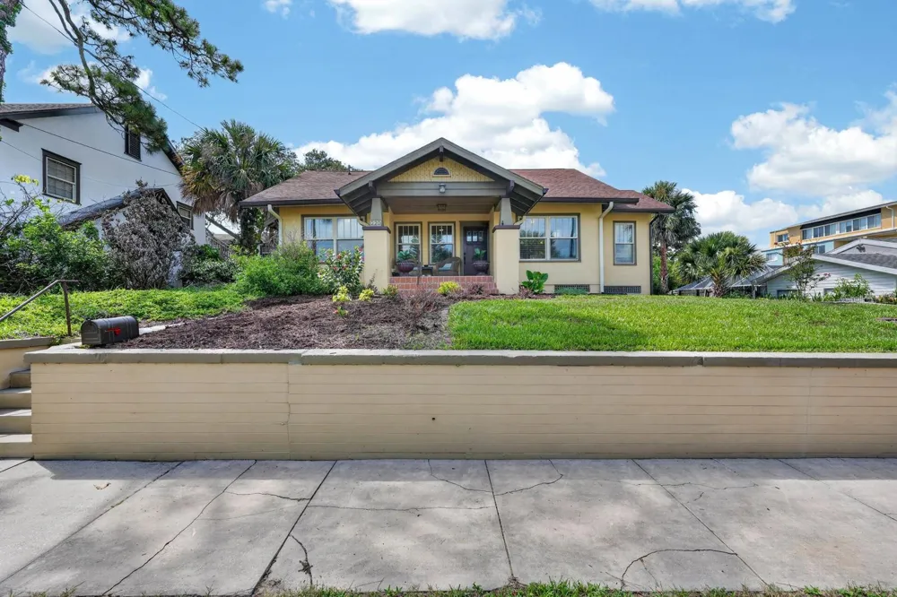 220 RIVERVIEW BOULEVARD Daytona Beach, FL 32118