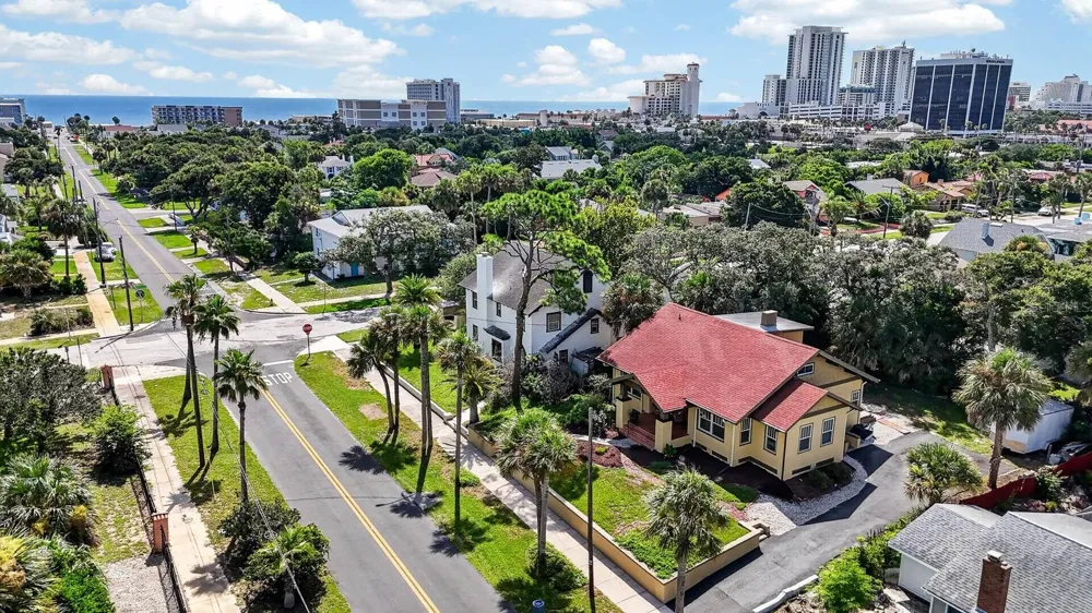 220 RIVERVIEW BOULEVARD Daytona Beach, FL 32118