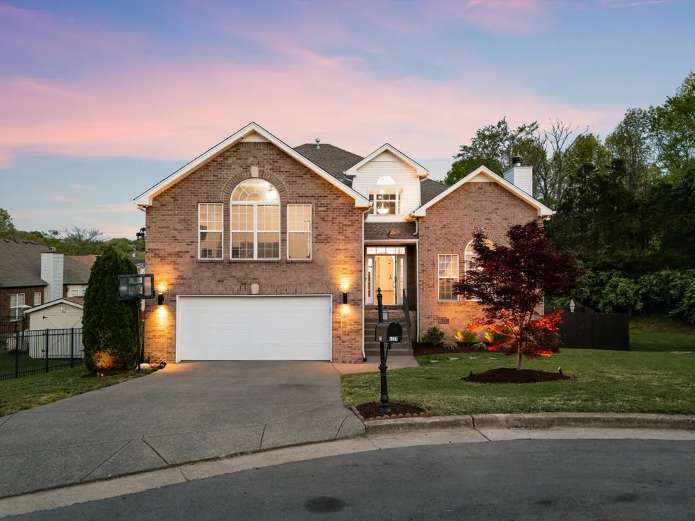 4277 October Woods Dr Antioch, TN 37013