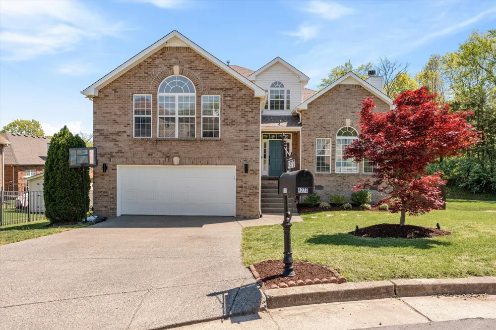 4277 October Woods Dr Antioch, TN 37013