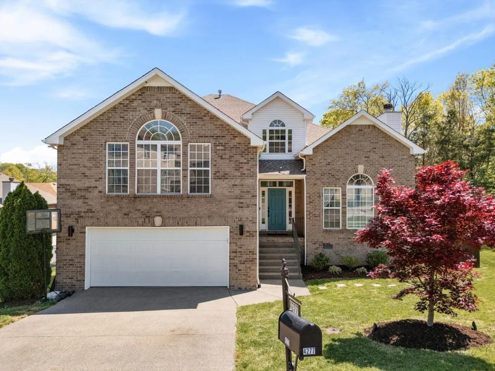 4277 October Woods Dr Antioch, TN 37013