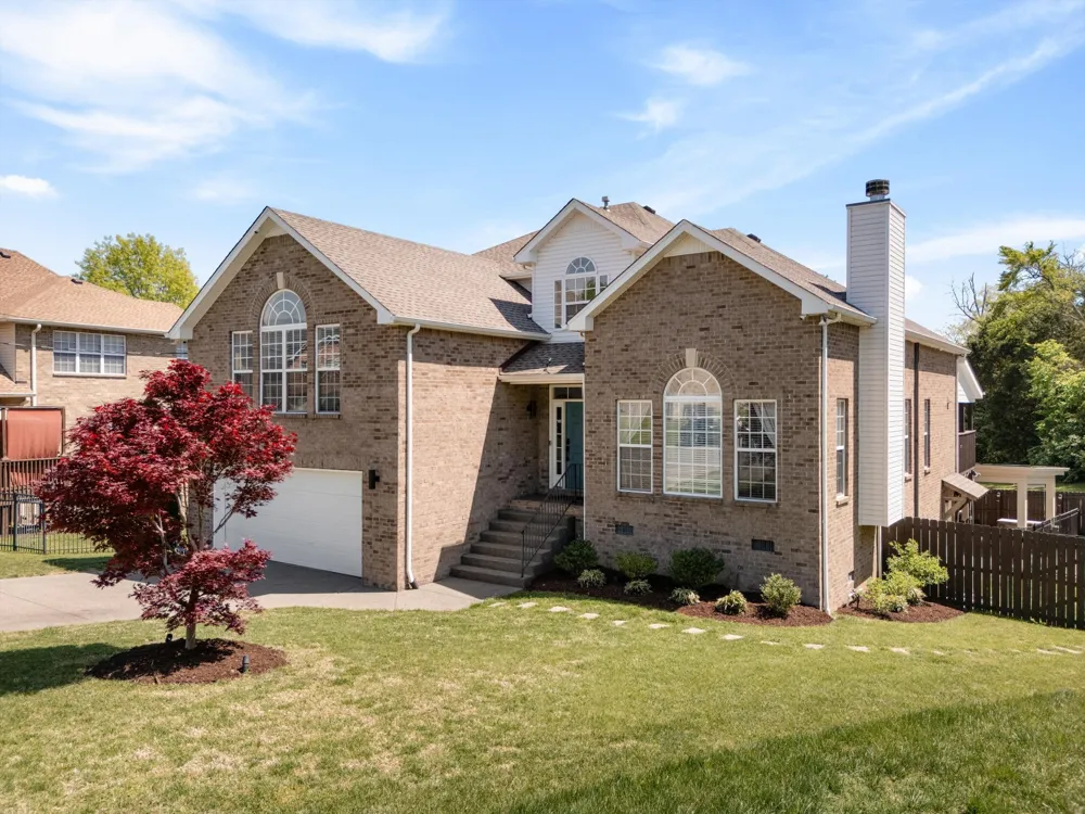 4277 October Woods Dr Antioch, TN 37013