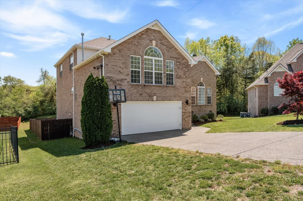 4277 October Woods Dr Antioch, TN 37013