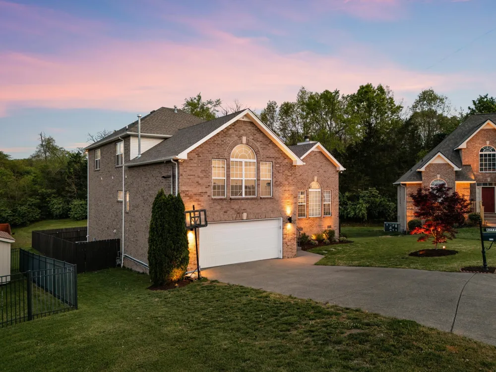 4277 October Woods Dr Antioch, TN 37013