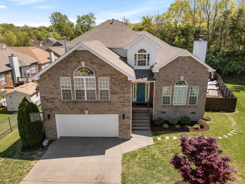 4277 October Woods Dr Antioch, TN 37013