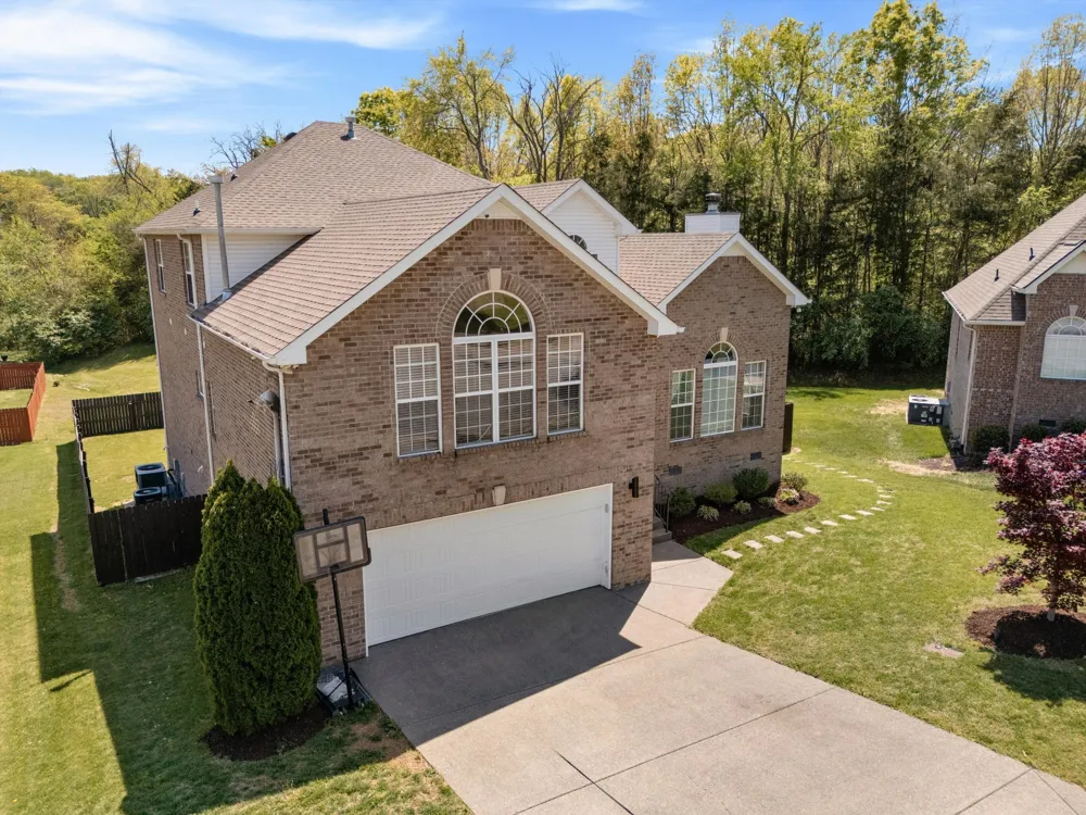 4277 October Woods Dr Antioch, TN 37013