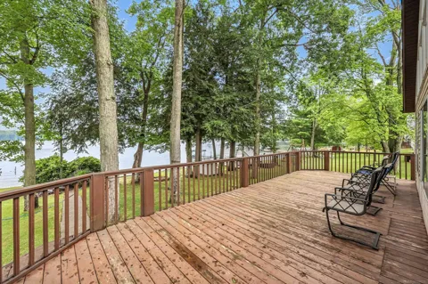 1932 W Parklane Lane