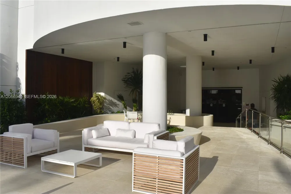 6365 Collins Ave #3804 Miami Beach, FL 33141