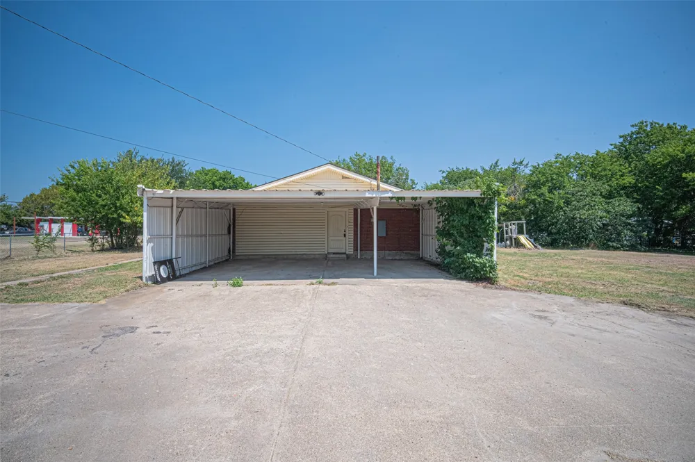 611 S Dallas Street Palmer, TX 75152