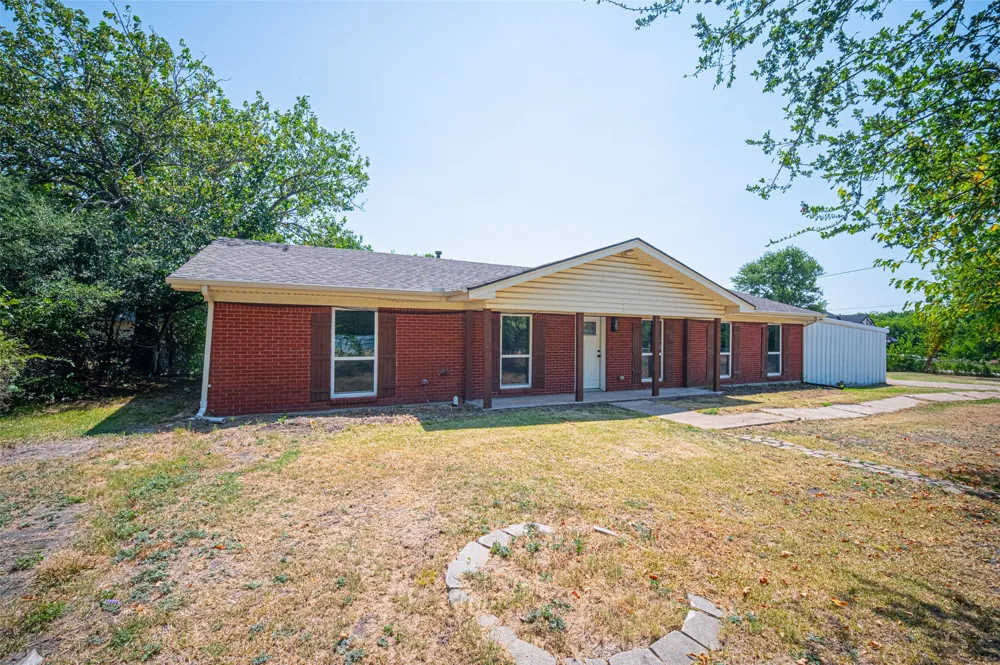 611 S Dallas Street Palmer, TX 75152