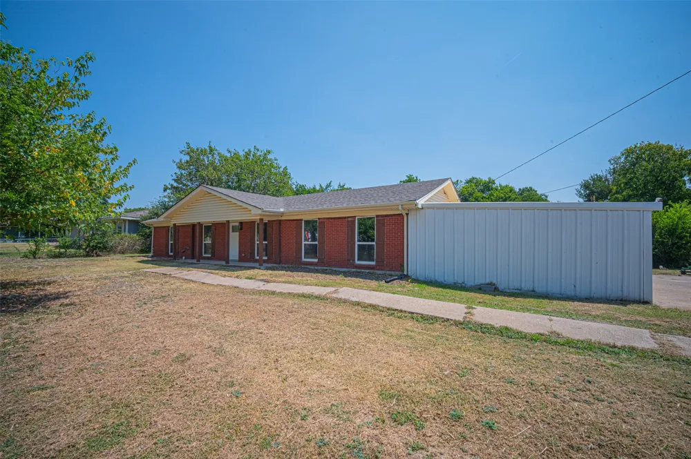 611 S Dallas Street Palmer, TX 75152