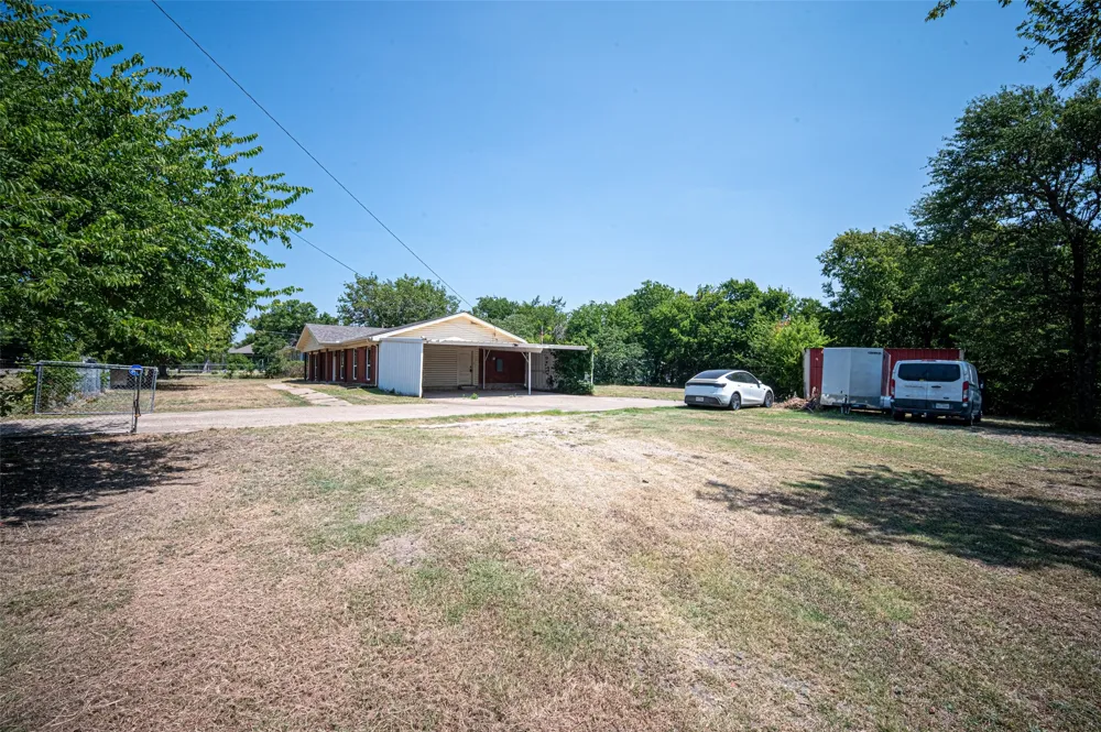 611 S Dallas Street Palmer, TX 75152