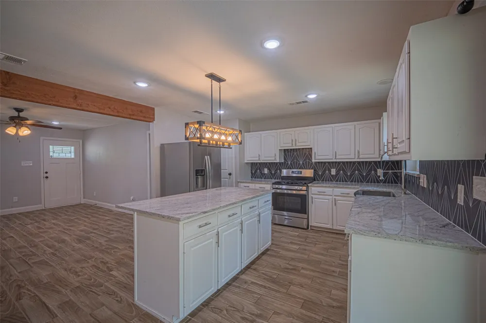611 S Dallas Street Palmer, TX 75152