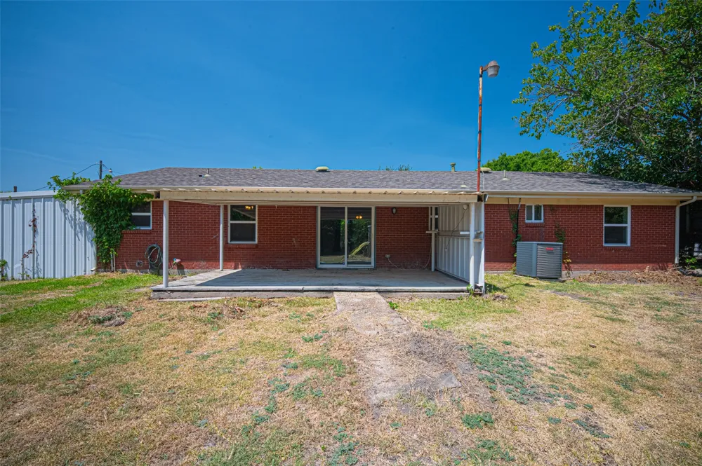 611 S Dallas Street Palmer, TX 75152