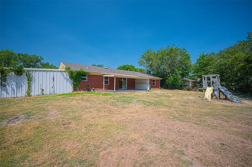 611 S Dallas Street Palmer, TX 75152