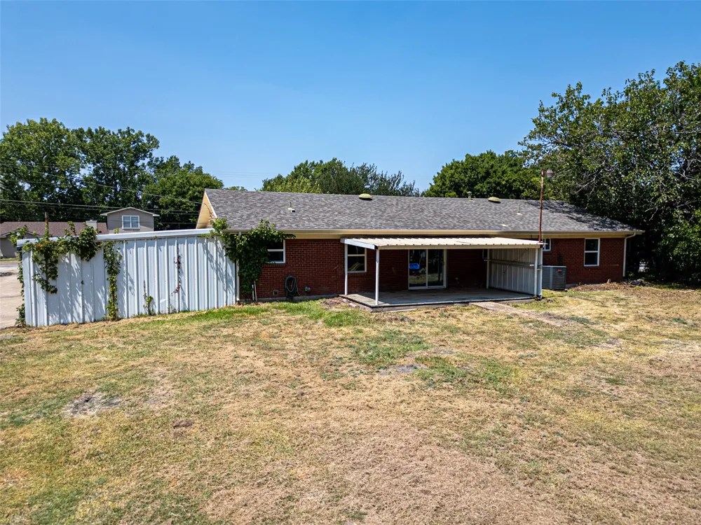 611 S Dallas Street Palmer, TX 75152