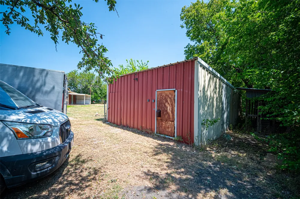 611 S Dallas Street Palmer, TX 75152