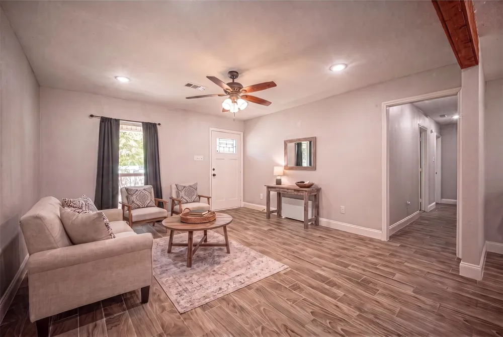 611 S Dallas Street Palmer, TX 75152