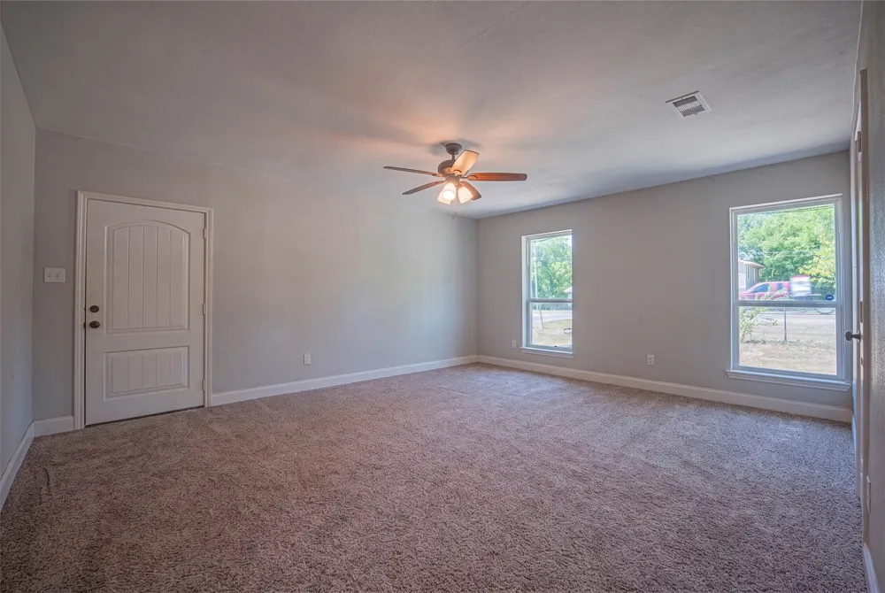 611 S Dallas Street Palmer, TX 75152