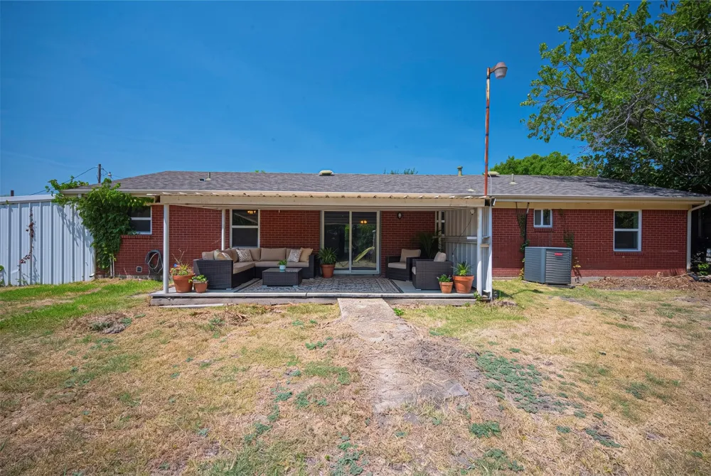 611 S Dallas Street Palmer, TX 75152