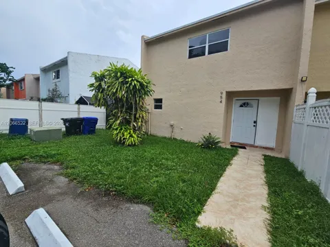 954 SW 74th Ave