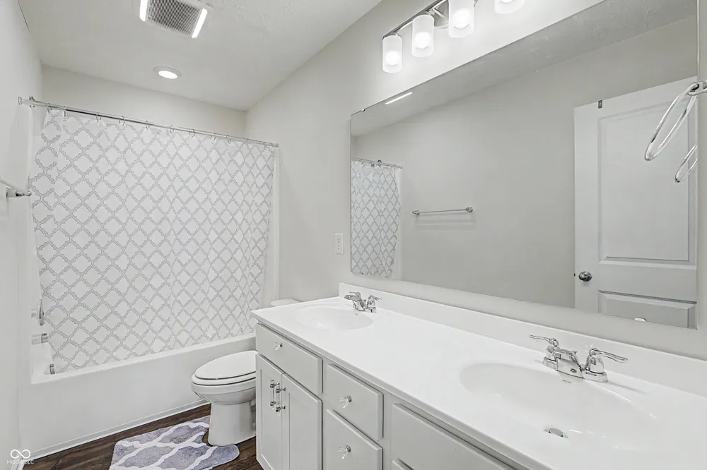 7696 Rolling Green Drive Plainfield, IN 46168