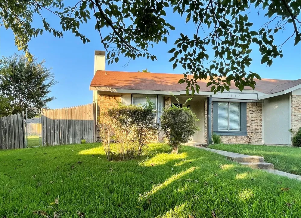 3917 Queens Court Garland, TX 75043