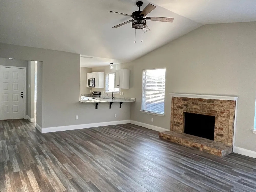3917 Queens Court Garland, TX 75043