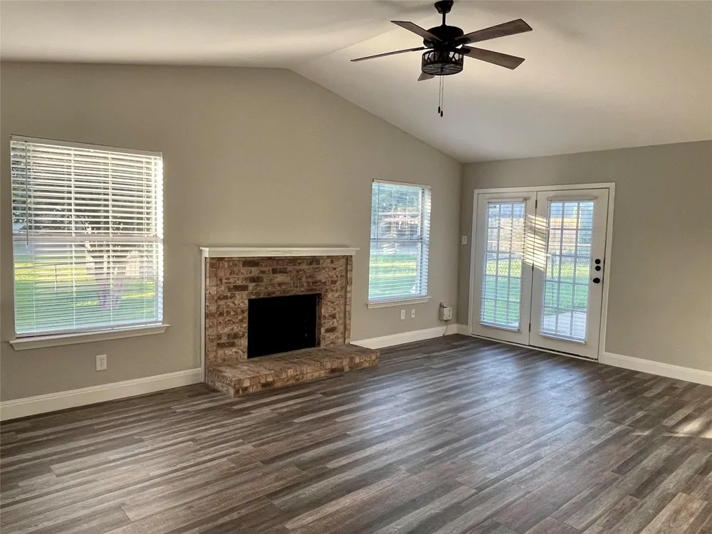 3917 Queens Court Garland, TX 75043