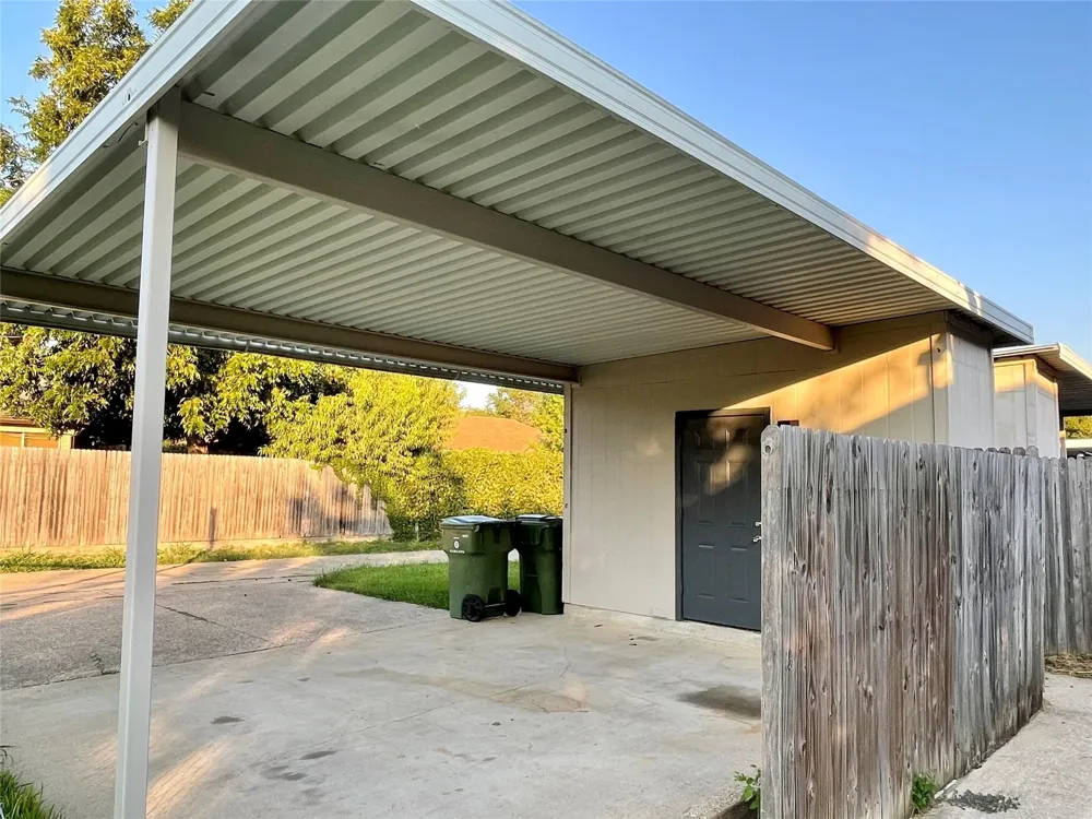 3917 Queens Court Garland, TX 75043