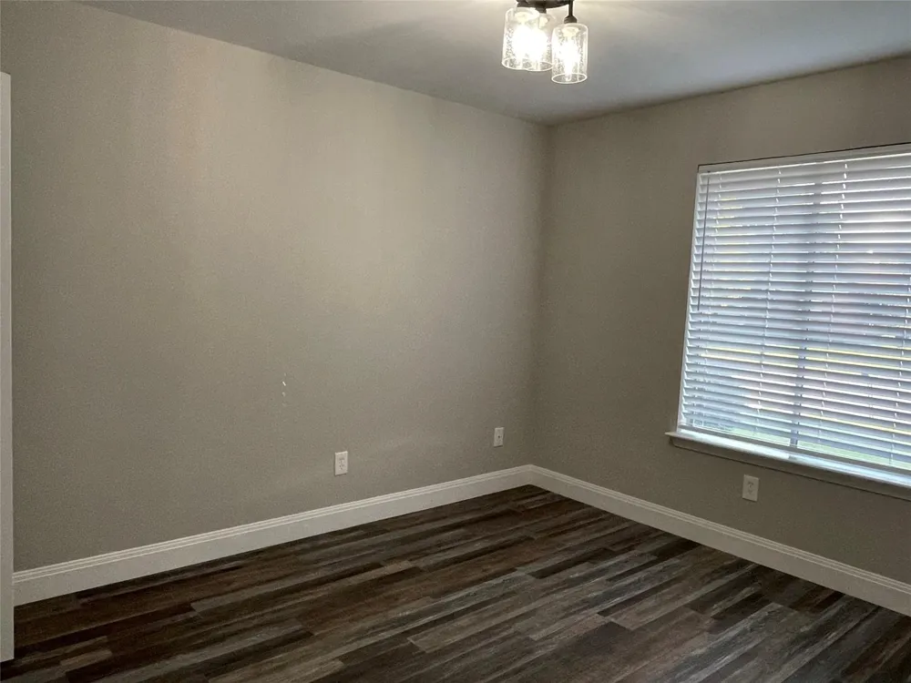 3917 Queens Court Garland, TX 75043