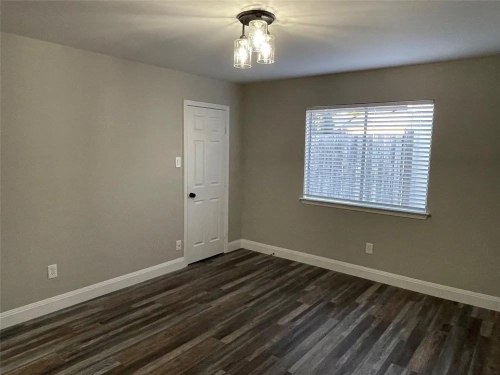 3917 Queens Court Garland, TX 75043