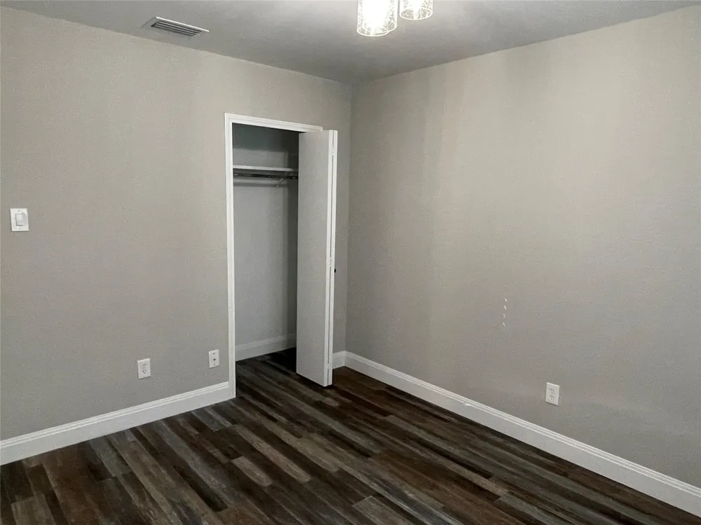 3917 Queens Court Garland, TX 75043