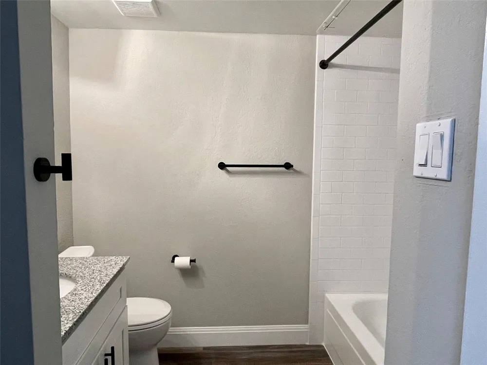 3917 Queens Court Garland, TX 75043