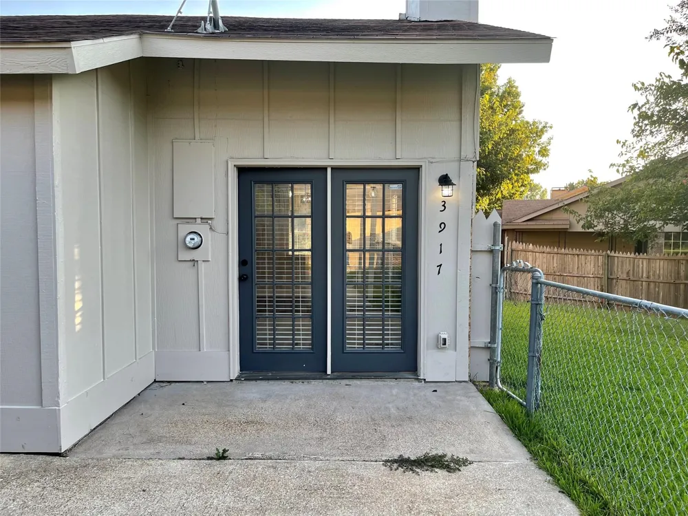3917 Queens Court Garland, TX 75043